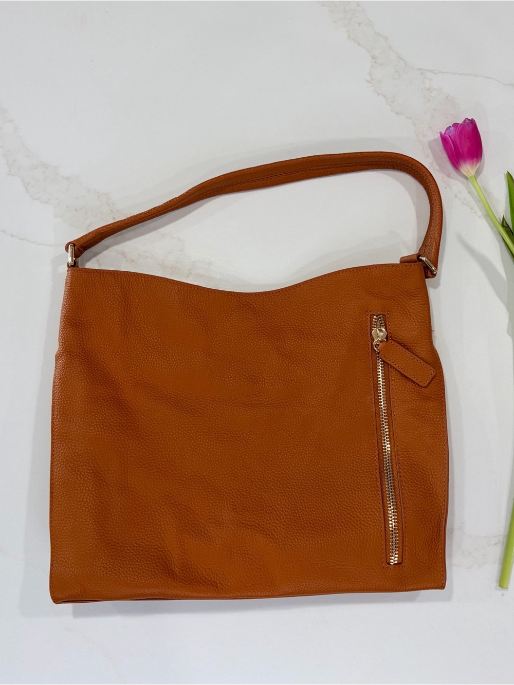 Tote Le Monde tan Pebbled genuine Leather Shoulder Bag - Sleek Everyday Style